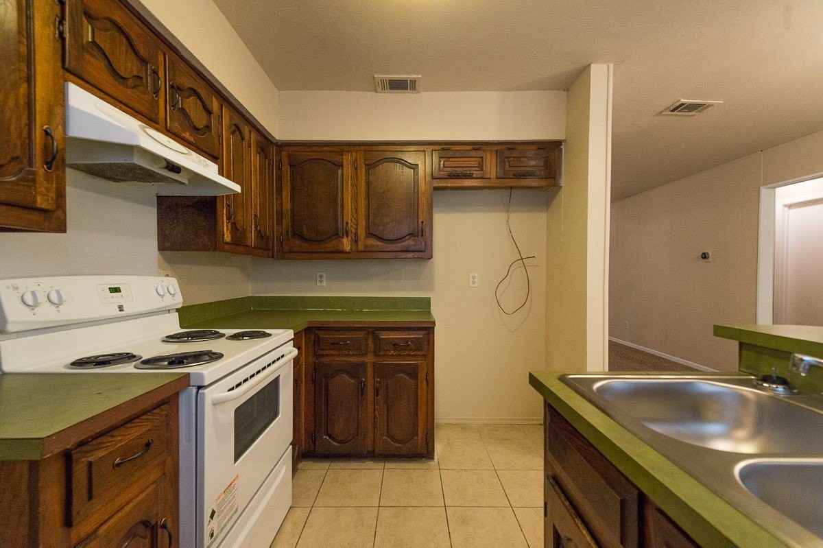 9661 Limestone Dr - Photo 3 of 16