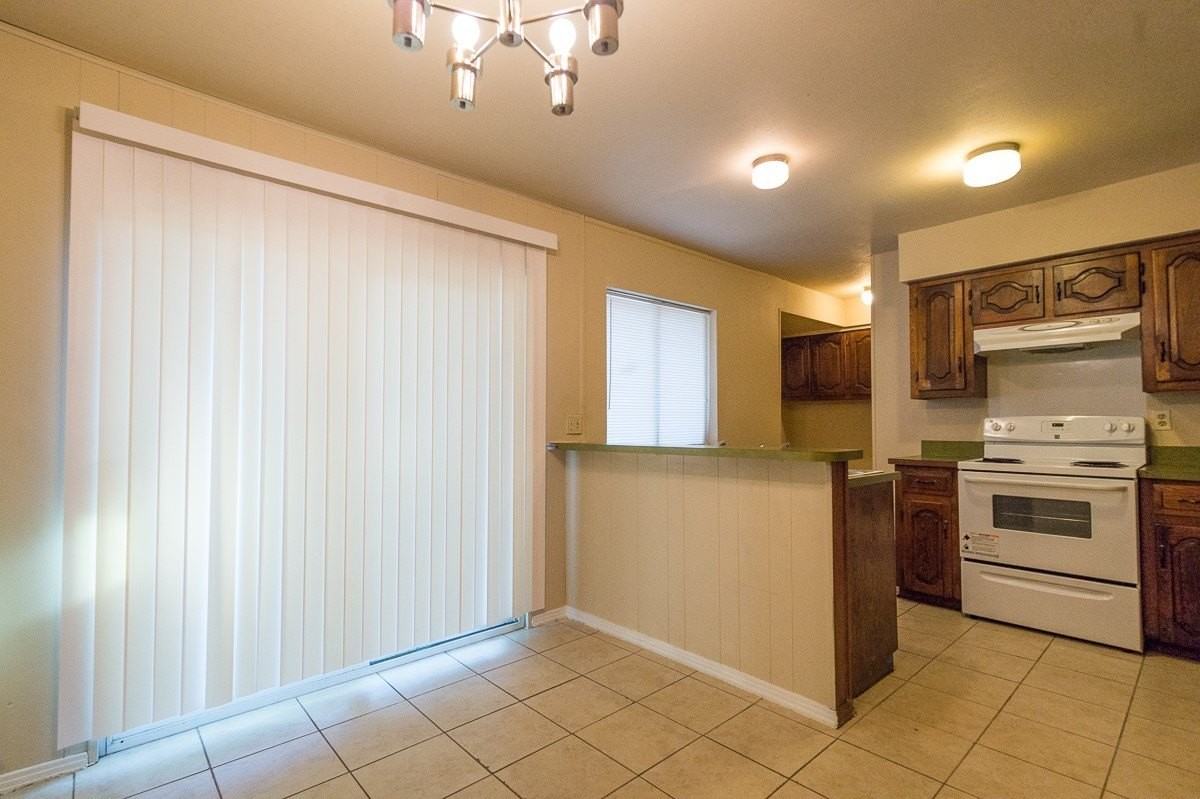 9661 Limestone Dr - Photo 4 of 16