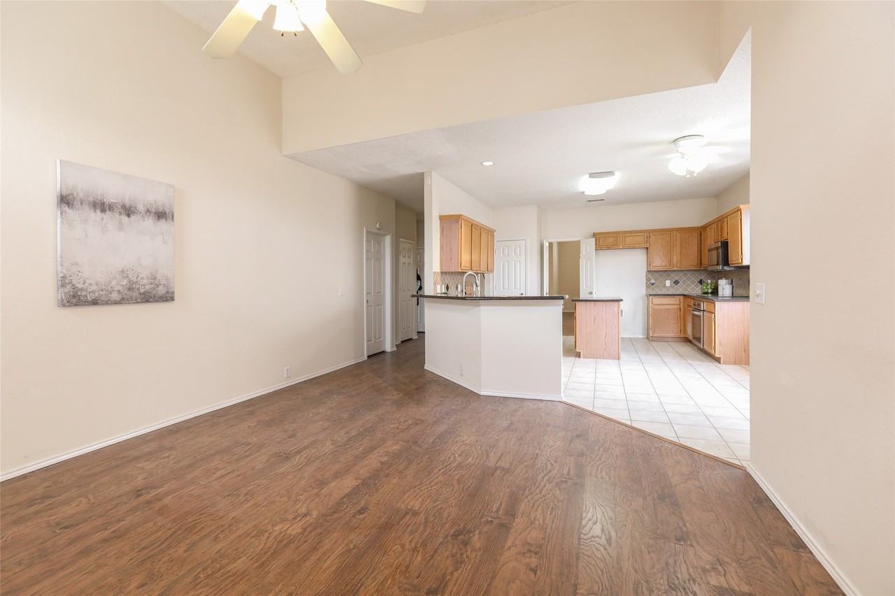 206 Howley Ct - Photo 4 of 28