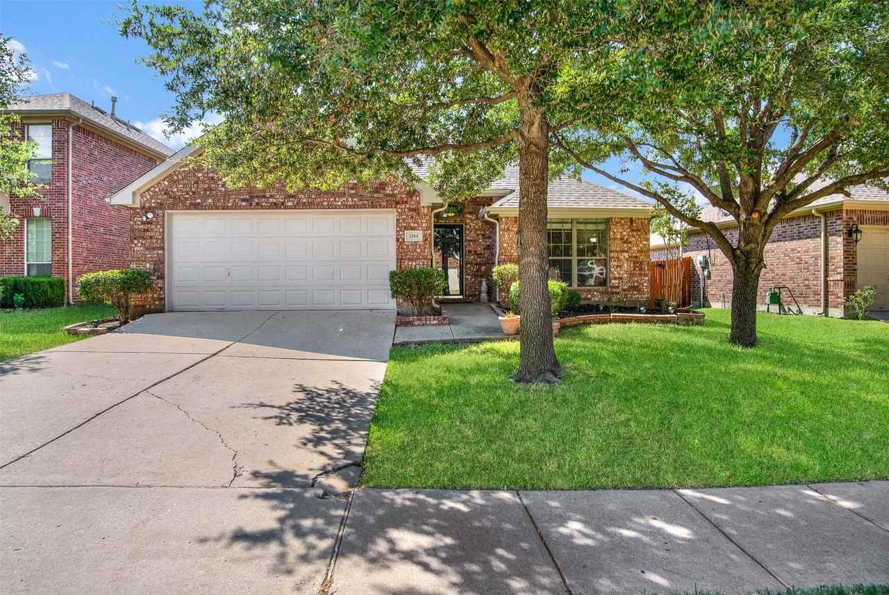2744 Cascade Cove Dr - Photo 2 of 15