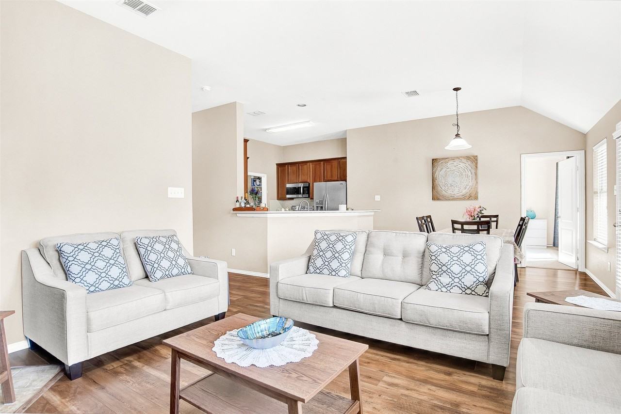 2744 Cascade Cove Dr - Photo 3 of 15