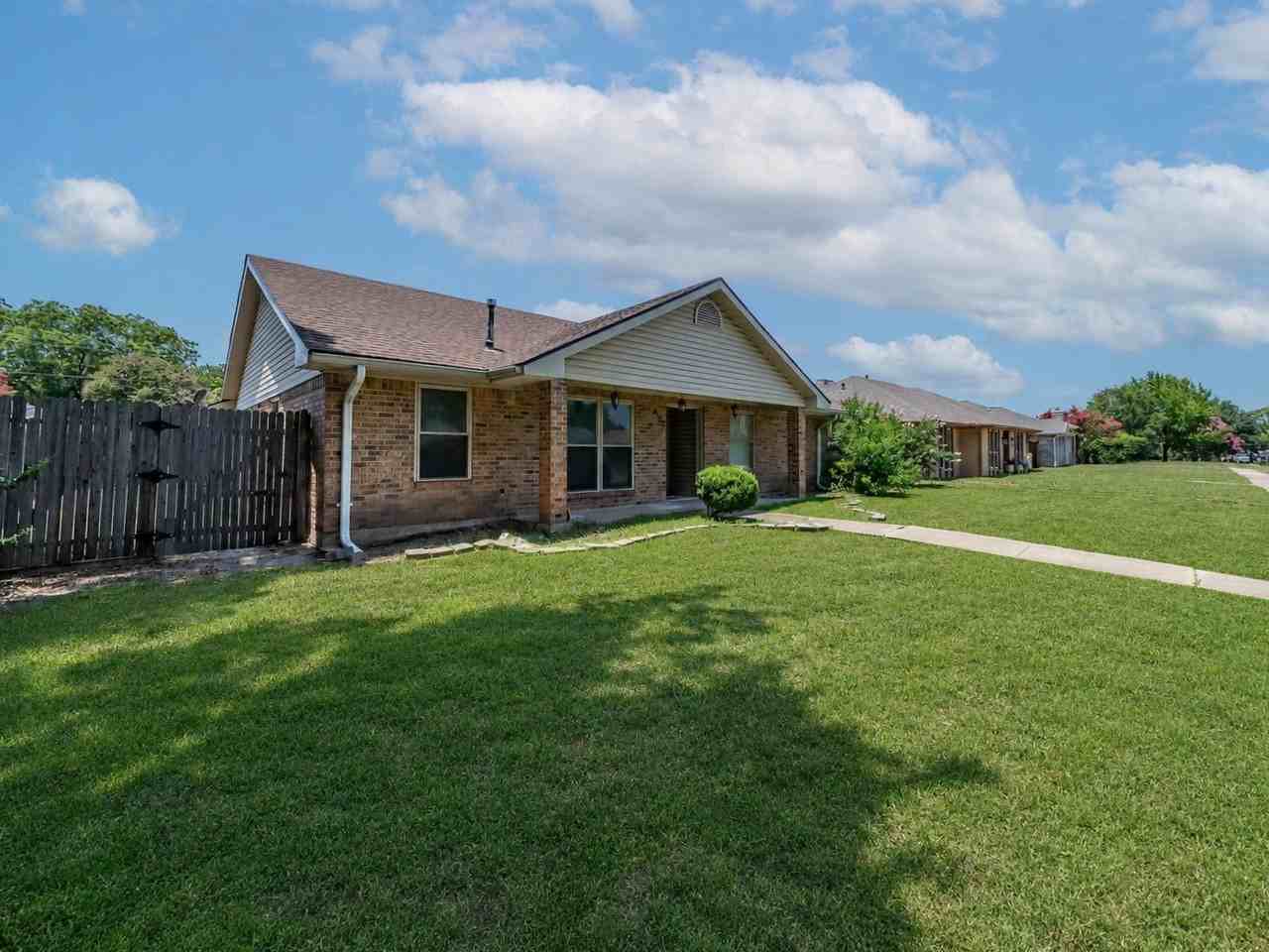 422 Woodhollow Dr - Photo 2 of 26