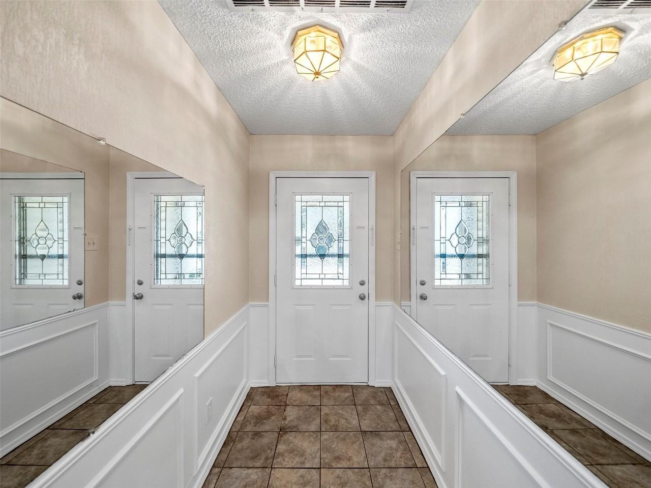 422 Woodhollow Dr - Photo 4 of 26
