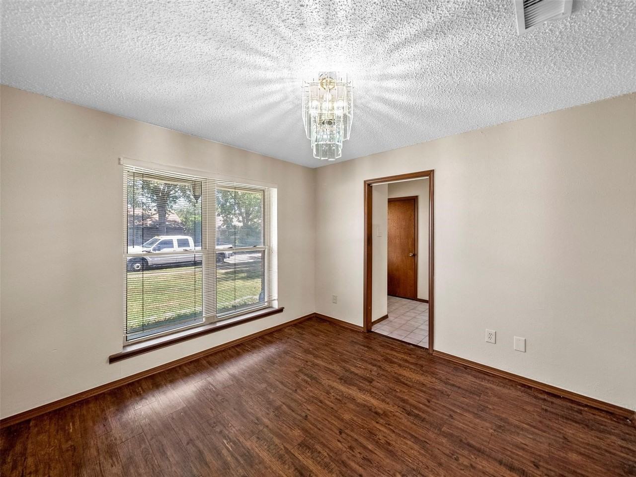 422 Woodhollow Dr - Photo 6 of 26