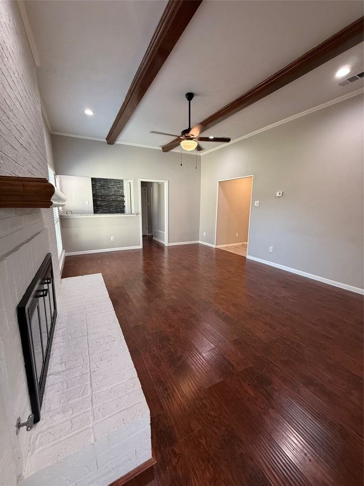 4545 Miami Dr - Photo 4 of 29