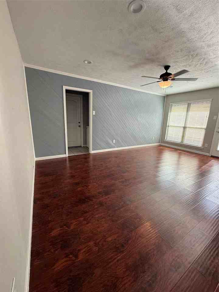 4545 Miami Dr - Photo 5 of 29