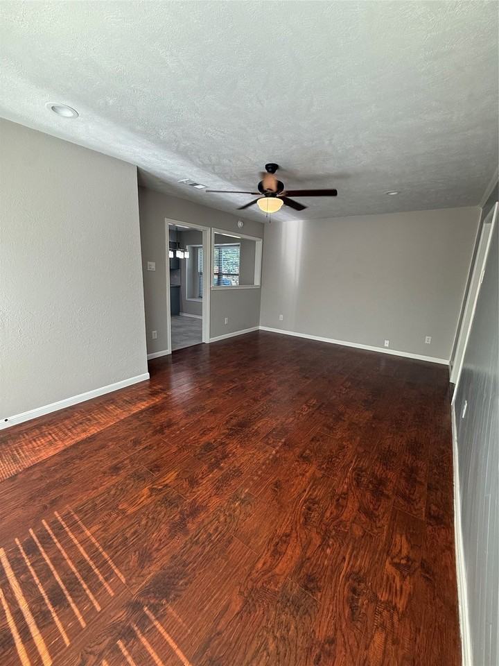 4545 Miami Dr - Photo 6 of 29