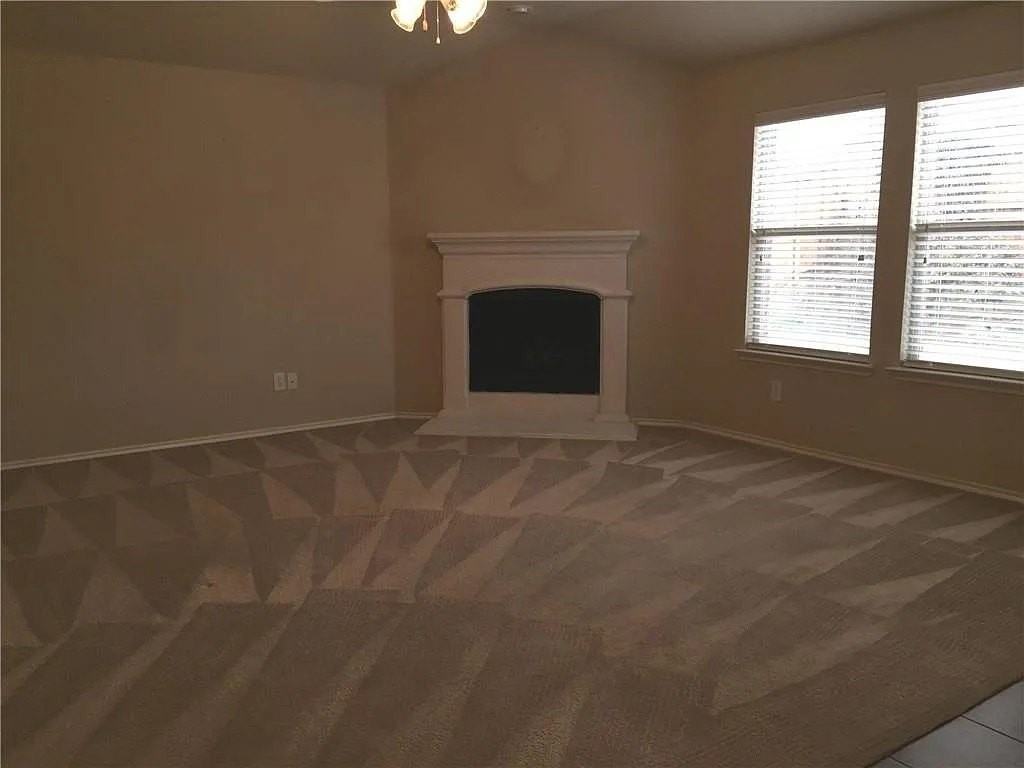 14911 Riverside Dr - Photo 3 of 10