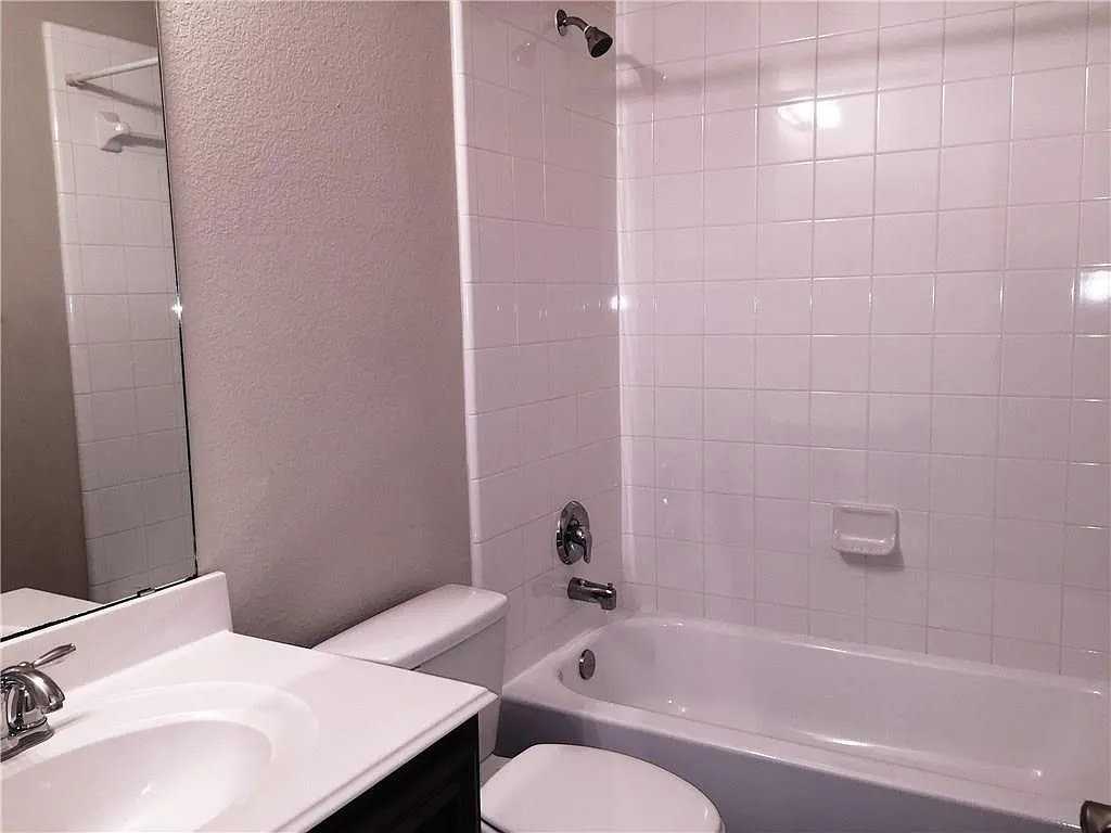 14911 Riverside Dr - Photo 4 of 10