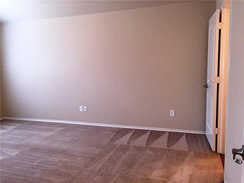 14911 Riverside Dr - Photo 7 of 10