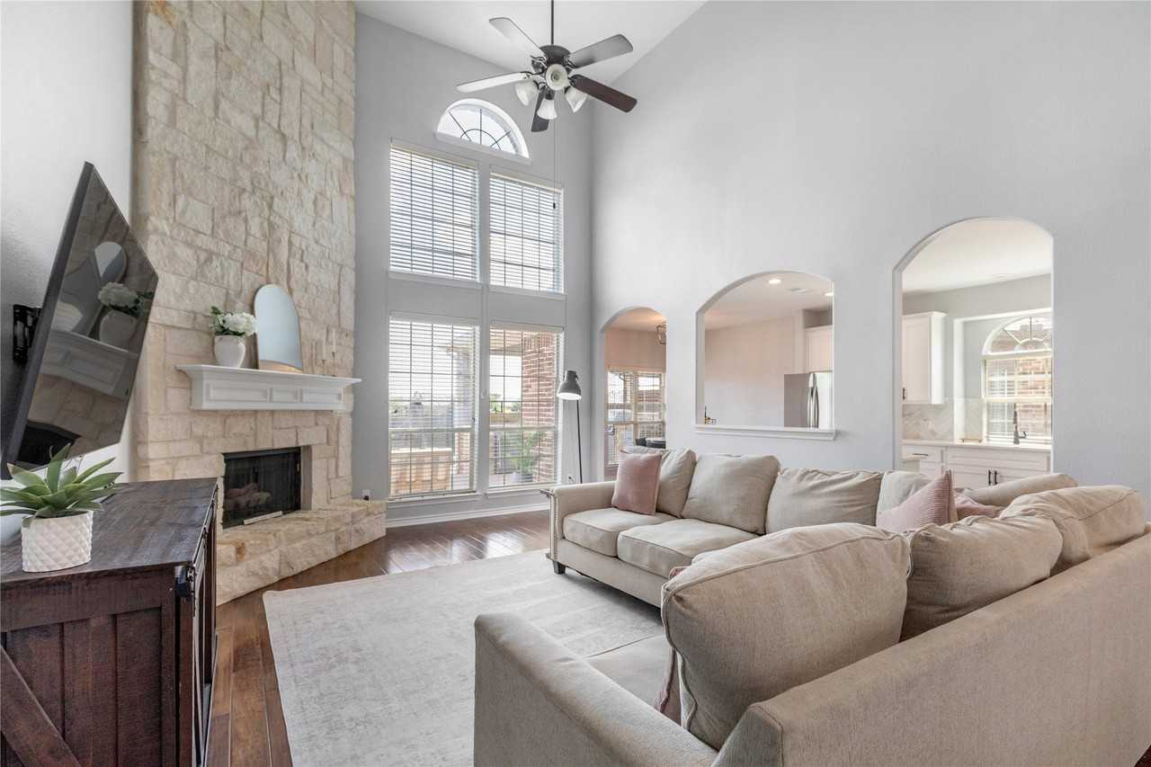 2624 Stable Door Ln - Photo 5 of 38