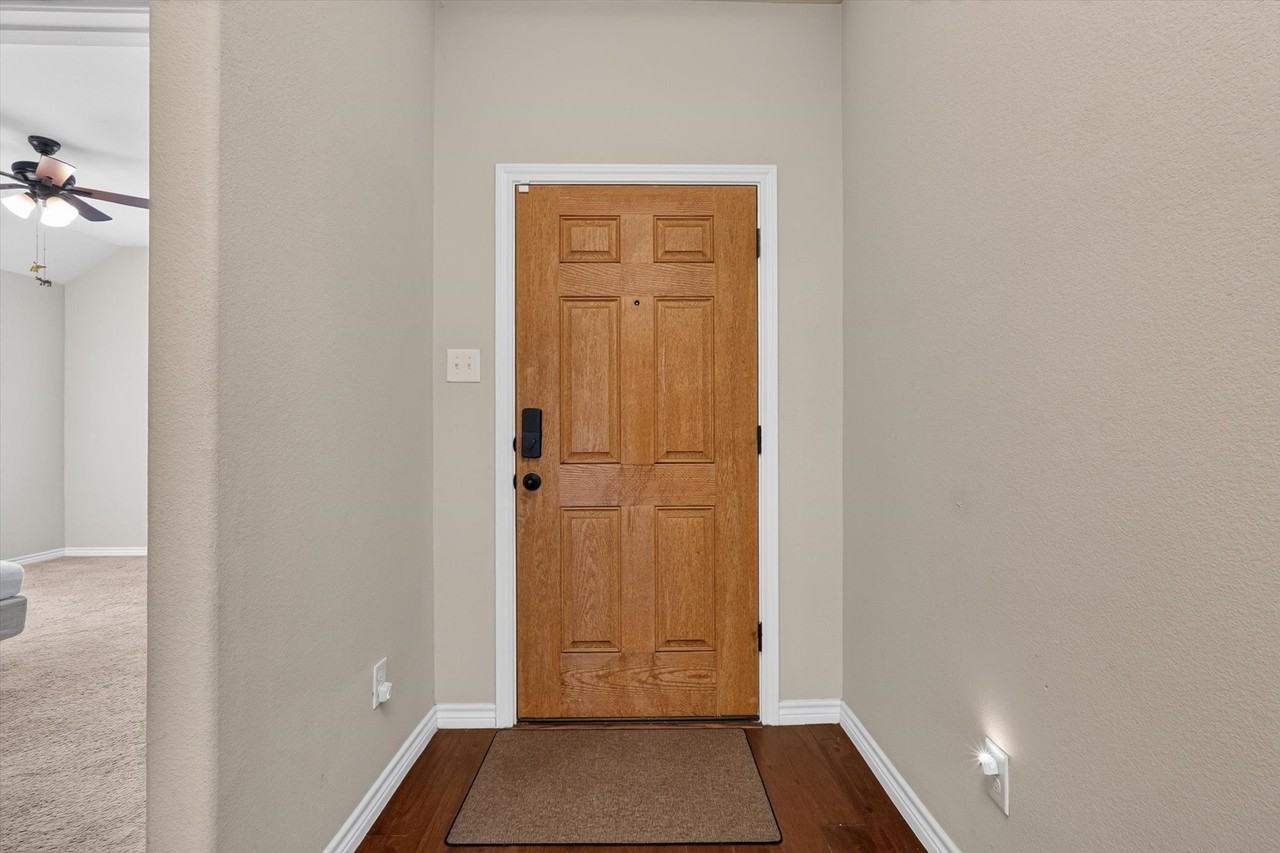 305 Acadia Ln - Photo 5 of 31