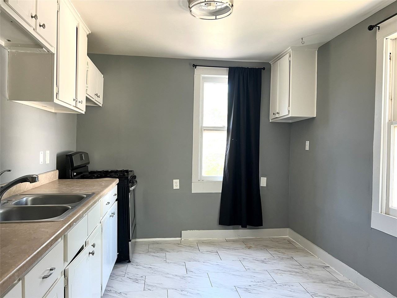 1017 Vine St #2 - Photo 5 of 20