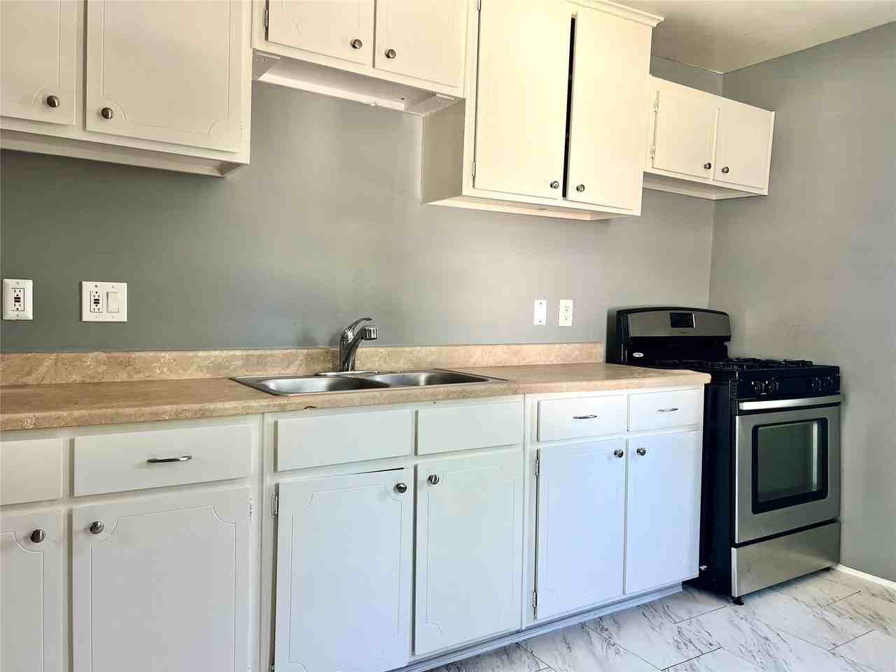 1017 Vine St #2 - Photo 6 of 20