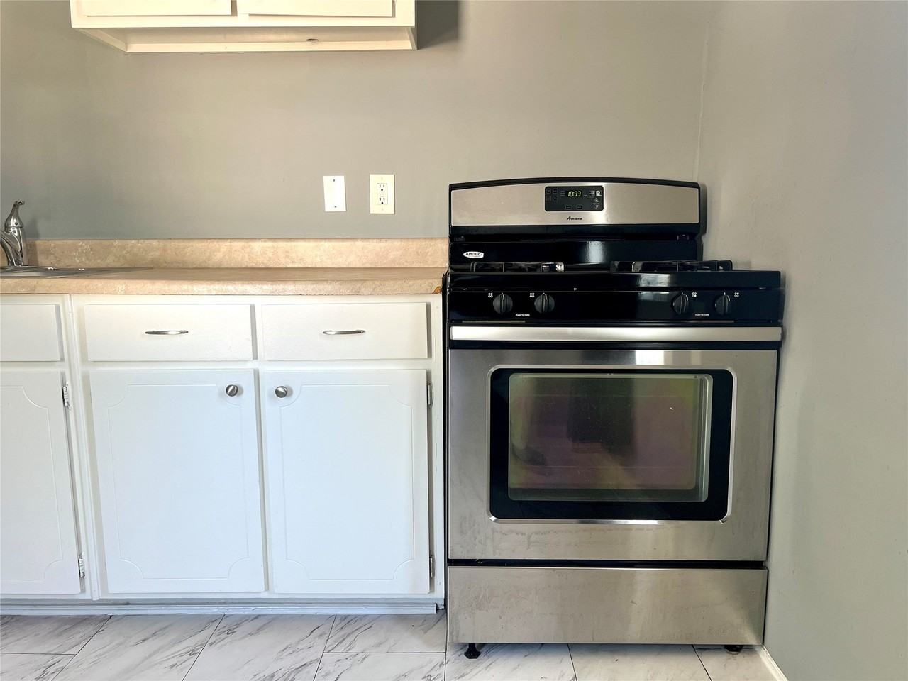 1017 Vine St #2 - Photo 7 of 20