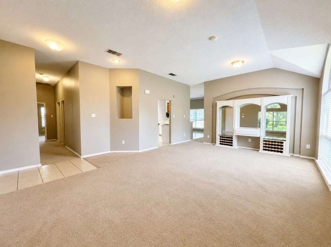 7700 Glenoaks Dr - Photo 3 of 21