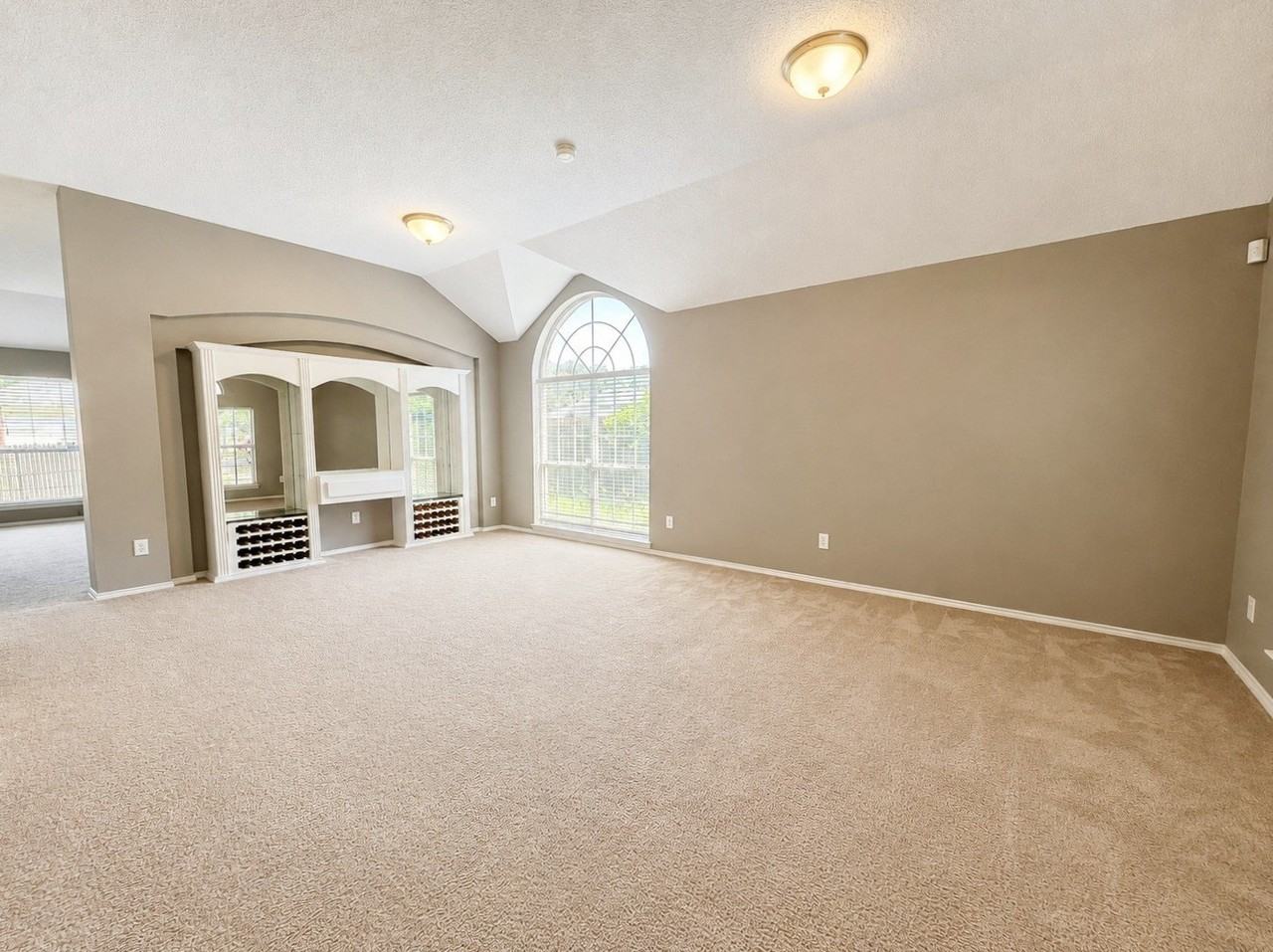 7700 Glenoaks Dr - Photo 5 of 21