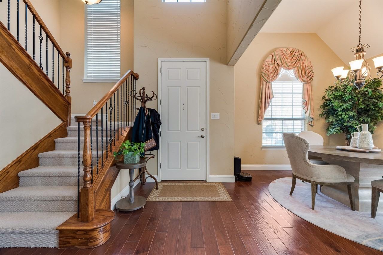 226 Venice Trl - Photo 3 of 33
