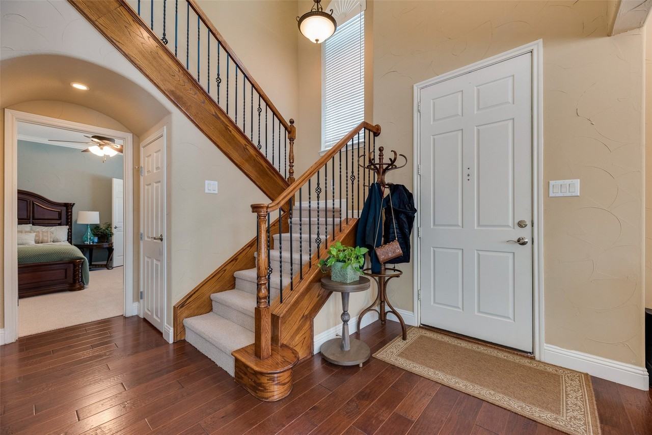 226 Venice Trl - Photo 4 of 33