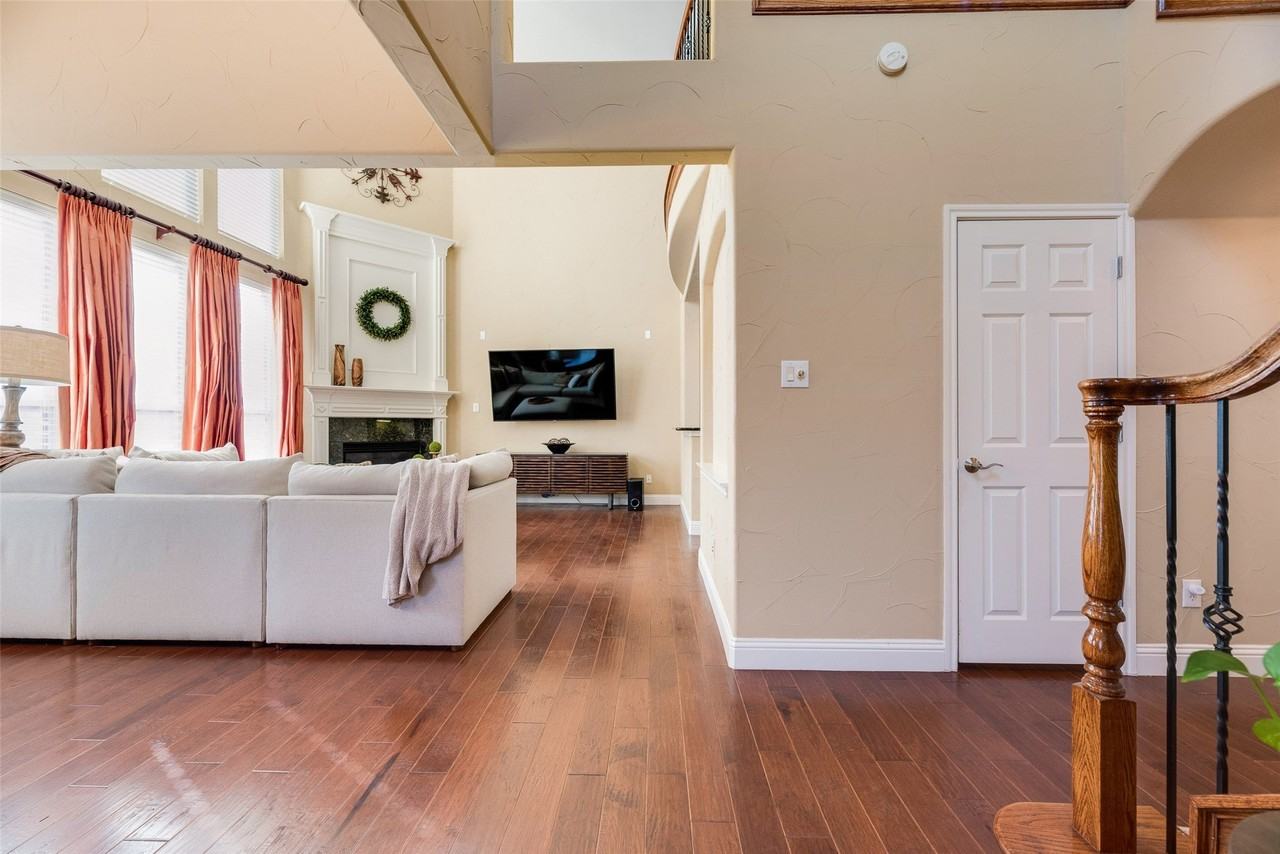 226 Venice Trl - Photo 5 of 33