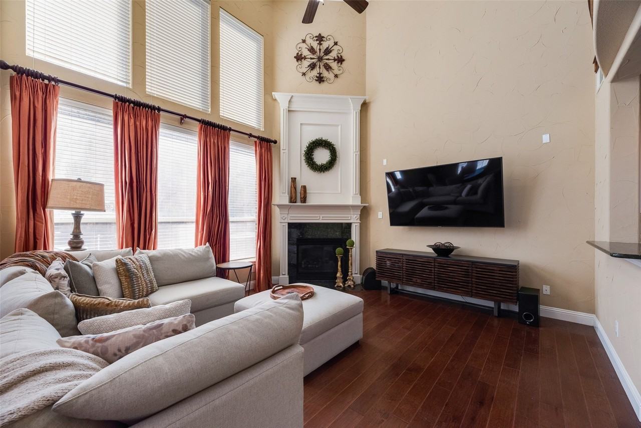 226 Venice Trl - Photo 6 of 33