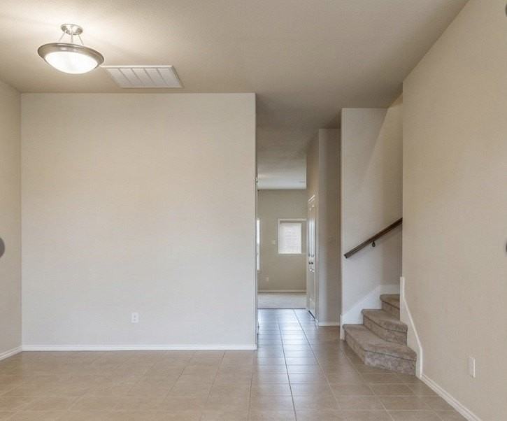 415 Harding Ln - Photo 2 of 13