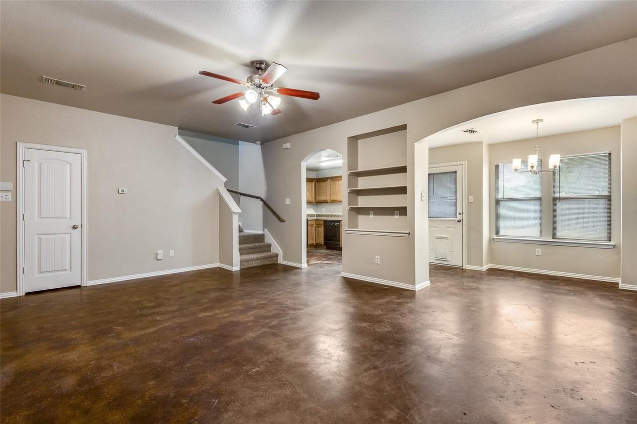 606 E College St #1 - Photo 3 of 9