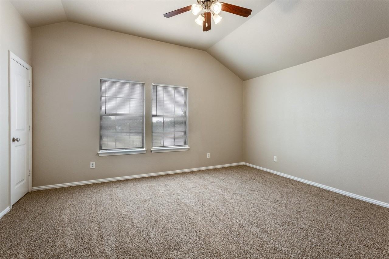 606 E College St #1 - Photo 4 of 9