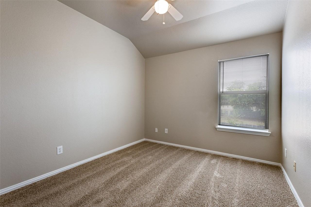 606 E College St #1 - Photo 7 of 9