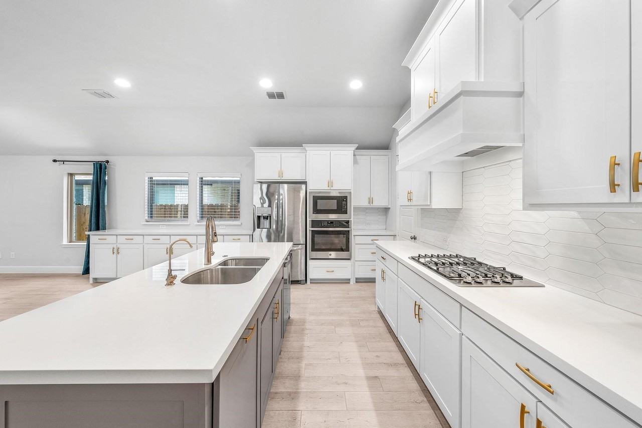 4119 Hudson St - Photo 4 of 19