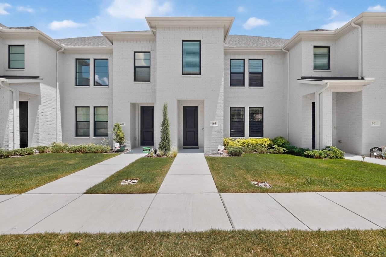 605 Friendswood Dr - Photo 2 of 30