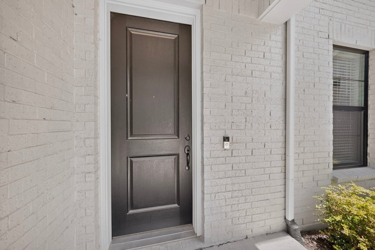605 Friendswood Dr - Photo 3 of 30
