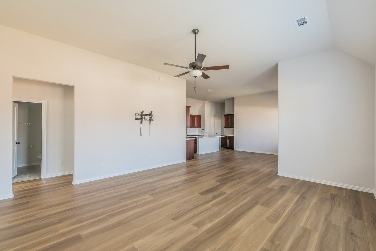 1000 S Hill Dr - Photo 3 of 38