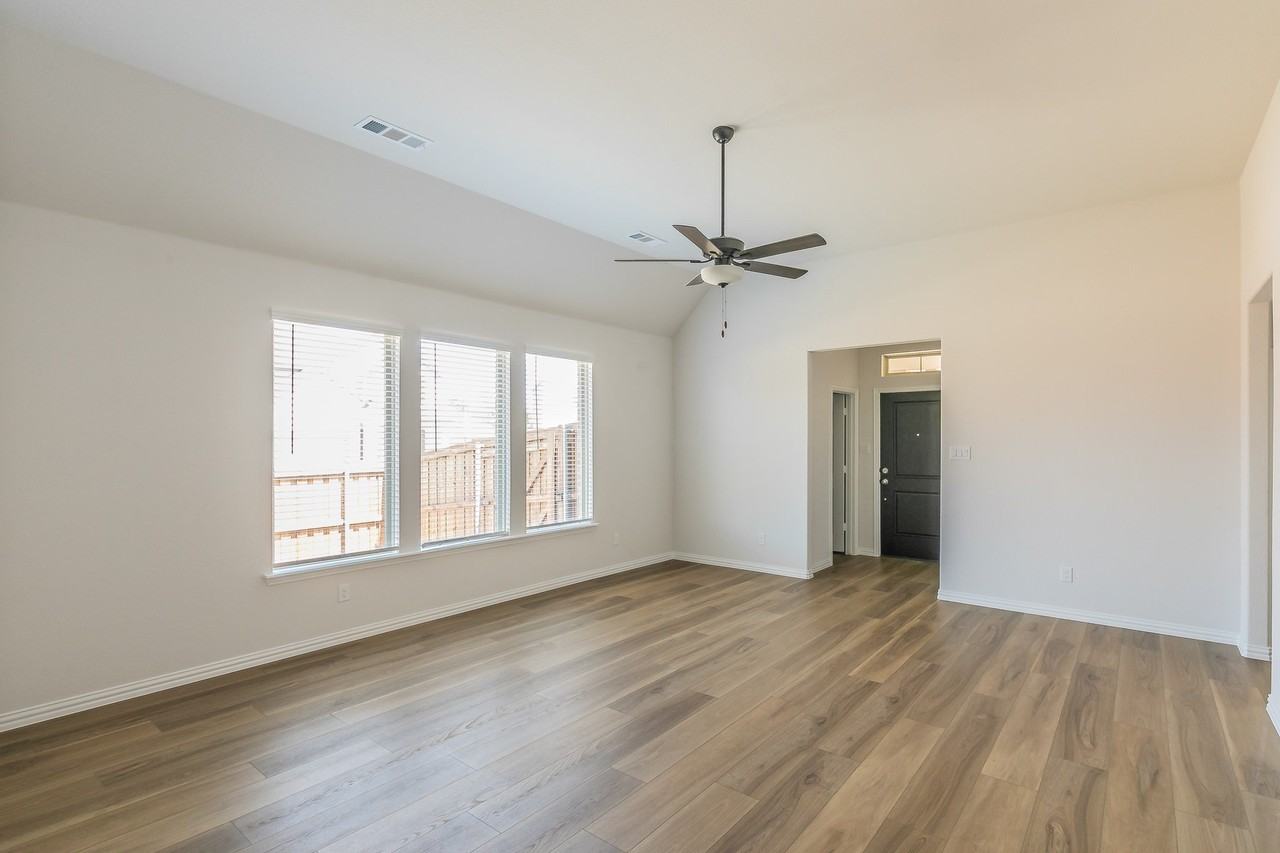 1000 S Hill Dr - Photo 5 of 38