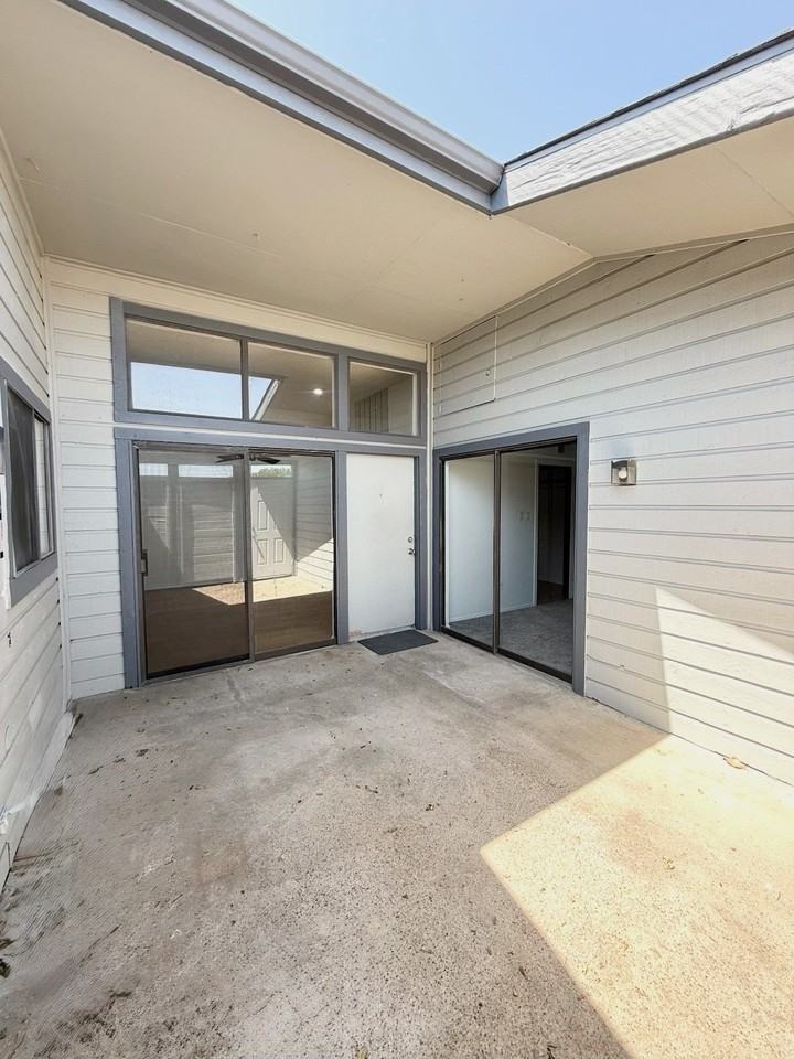 606 Bellaire Dr #A - Photo 3 of 13