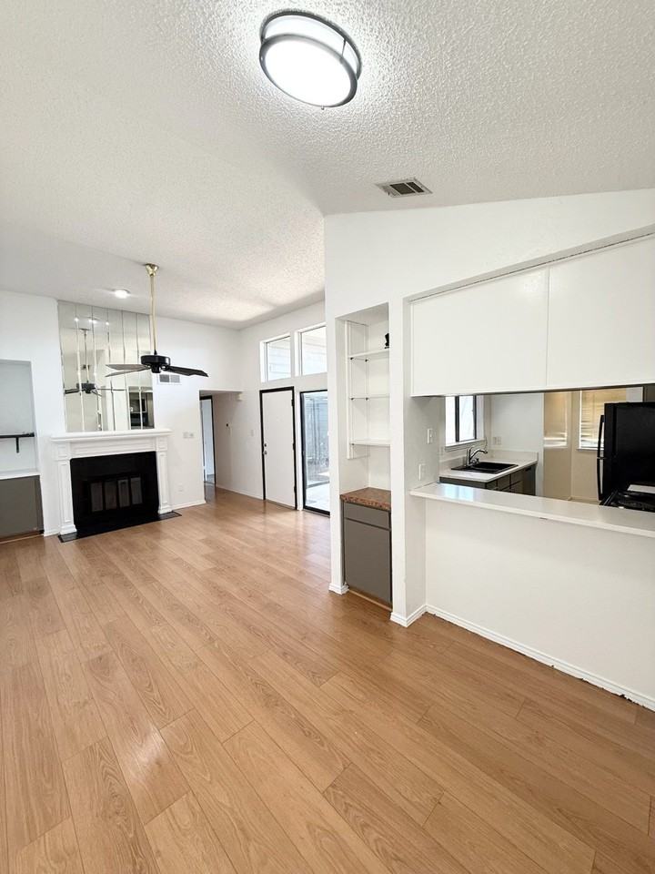 606 Bellaire Dr #A - Photo 5 of 13