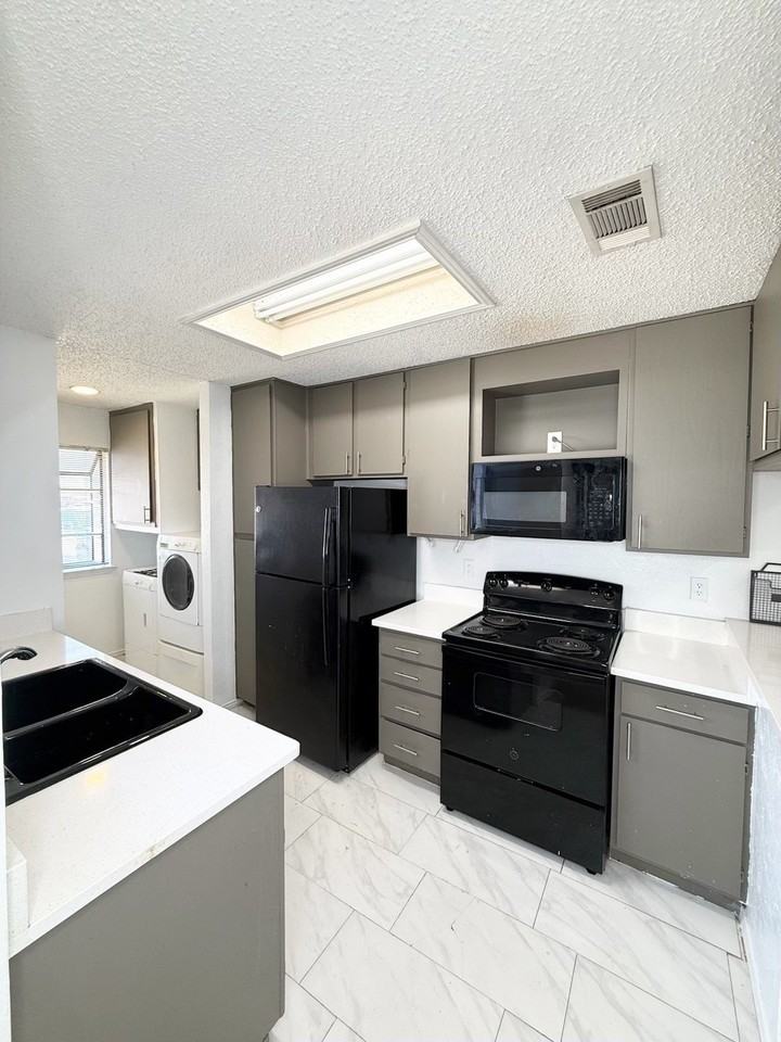 606 Bellaire Dr #A - Photo 6 of 13