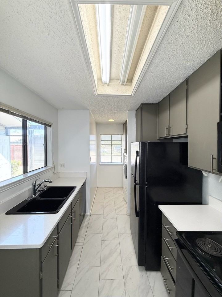 606 Bellaire Dr #A - Photo 7 of 13