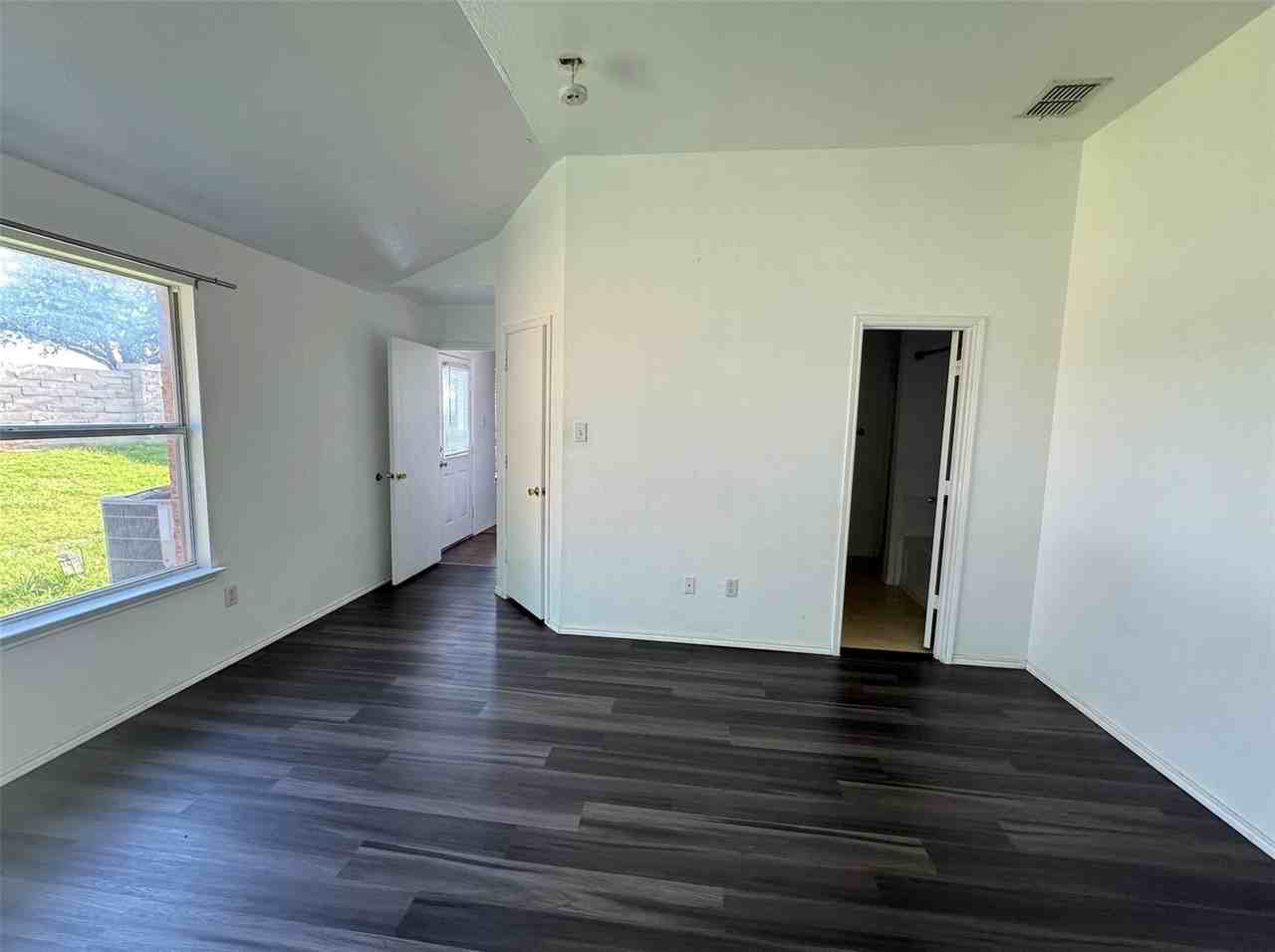 1557 Chivalry Ln - Photo 2 of 16