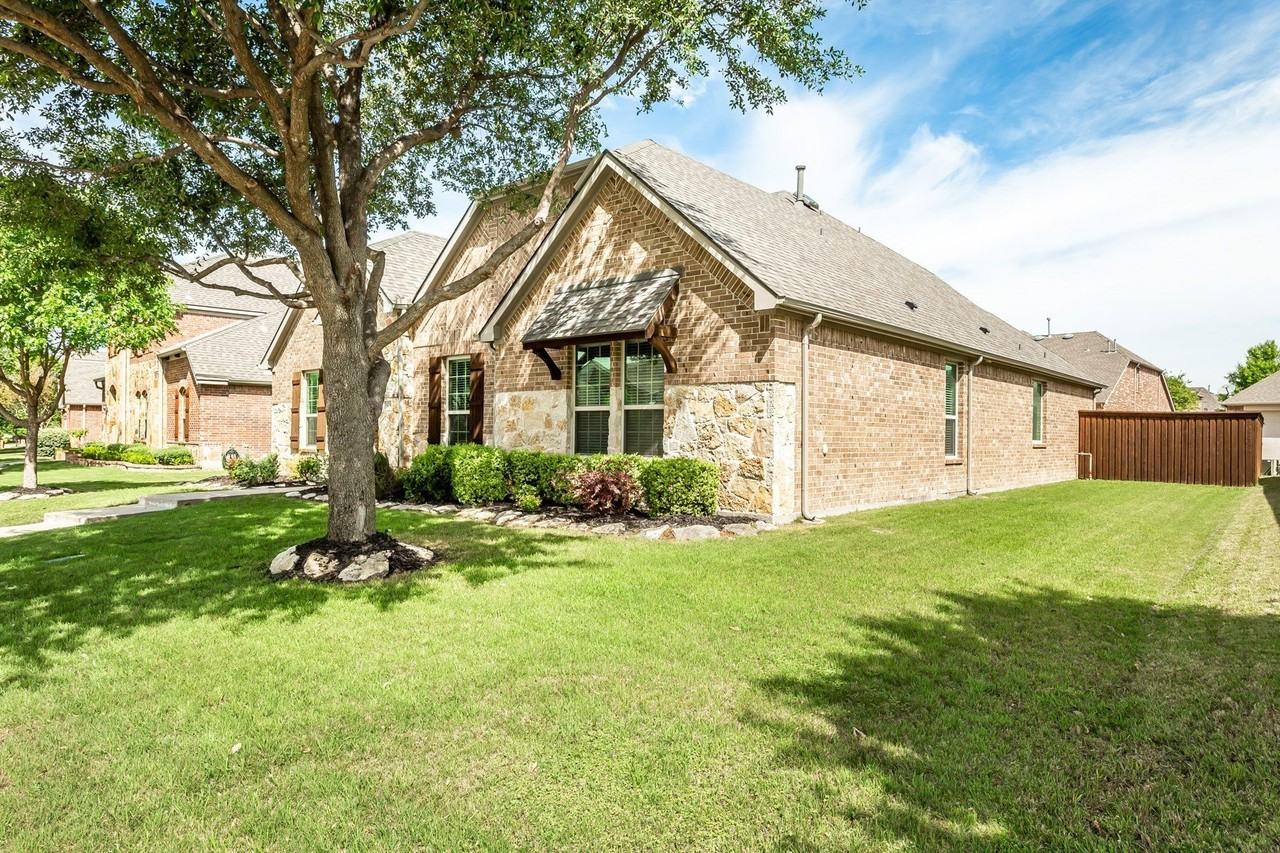 1034 Blanco Dr - Photo 2 of 38