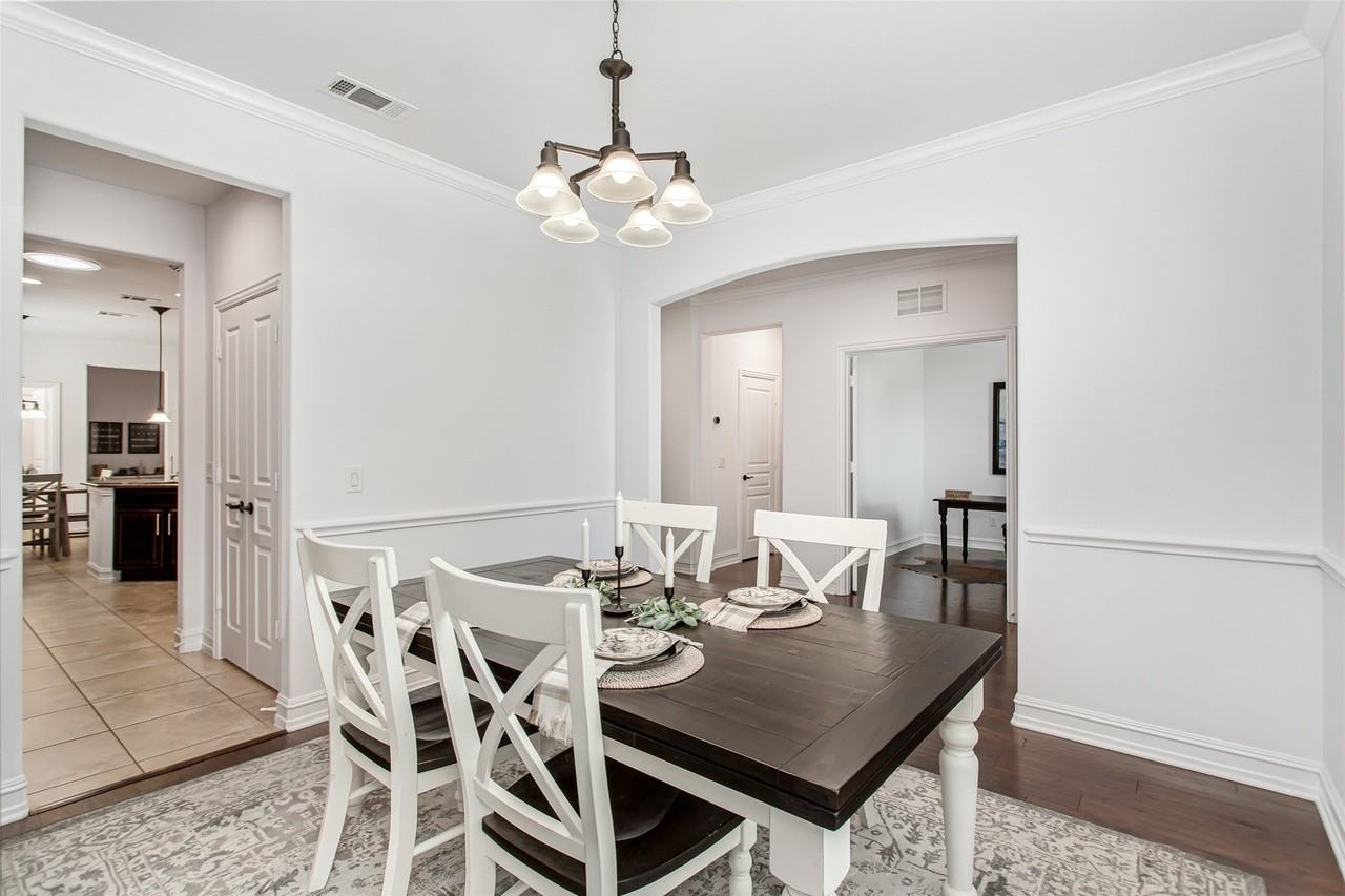 1034 Blanco Dr - Photo 4 of 38