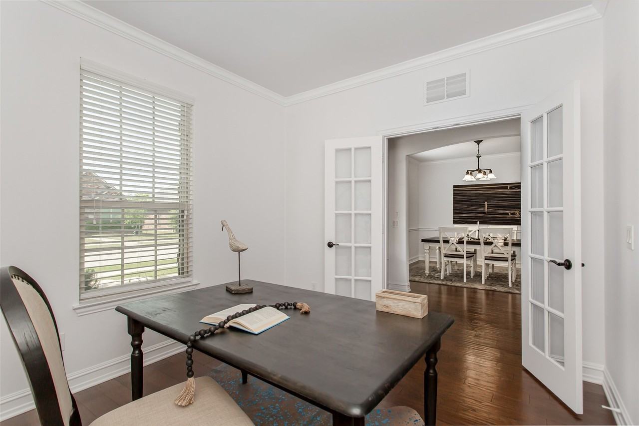 1034 Blanco Dr - Photo 6 of 38