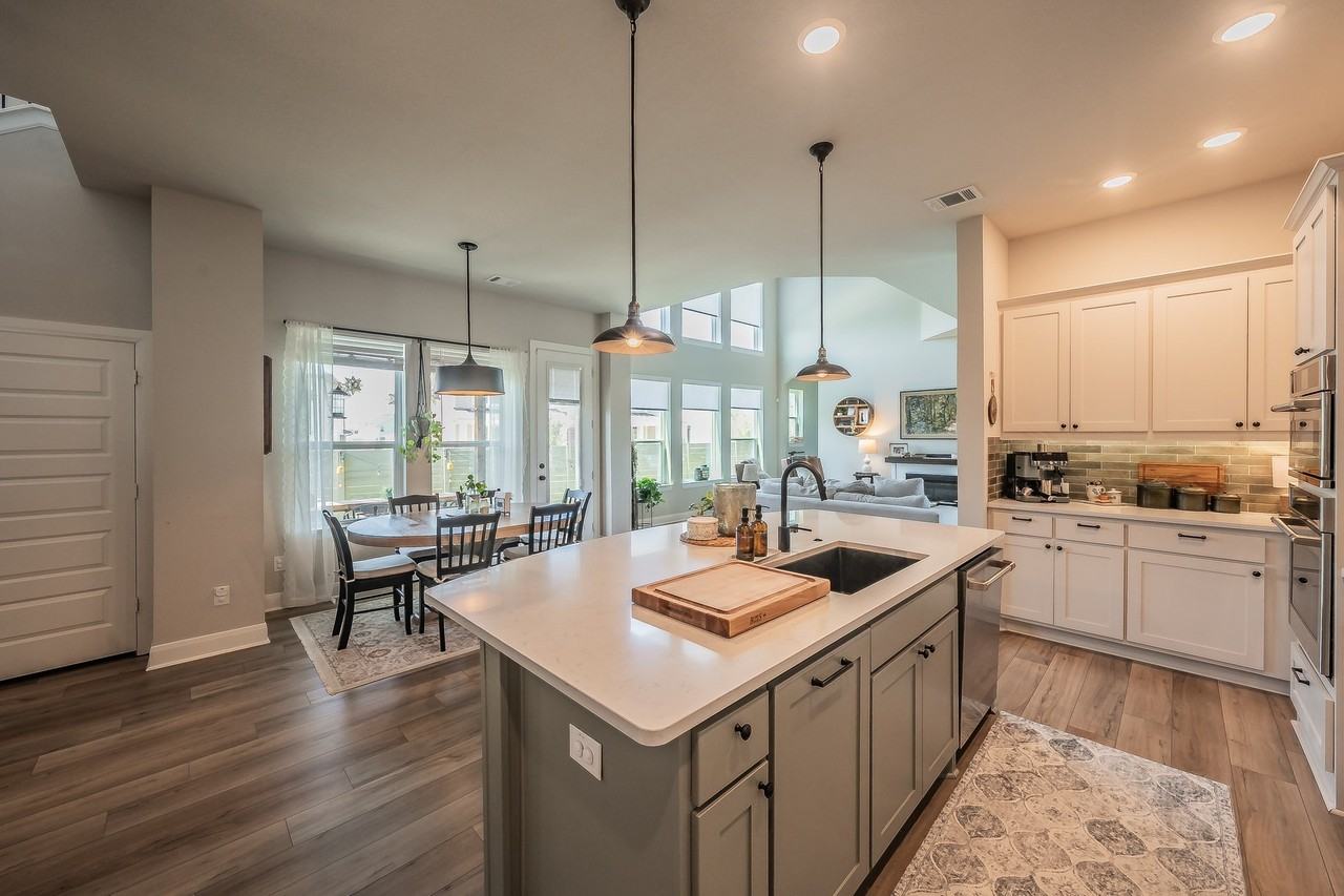 1401 Roundup Way - Photo 3 of 40