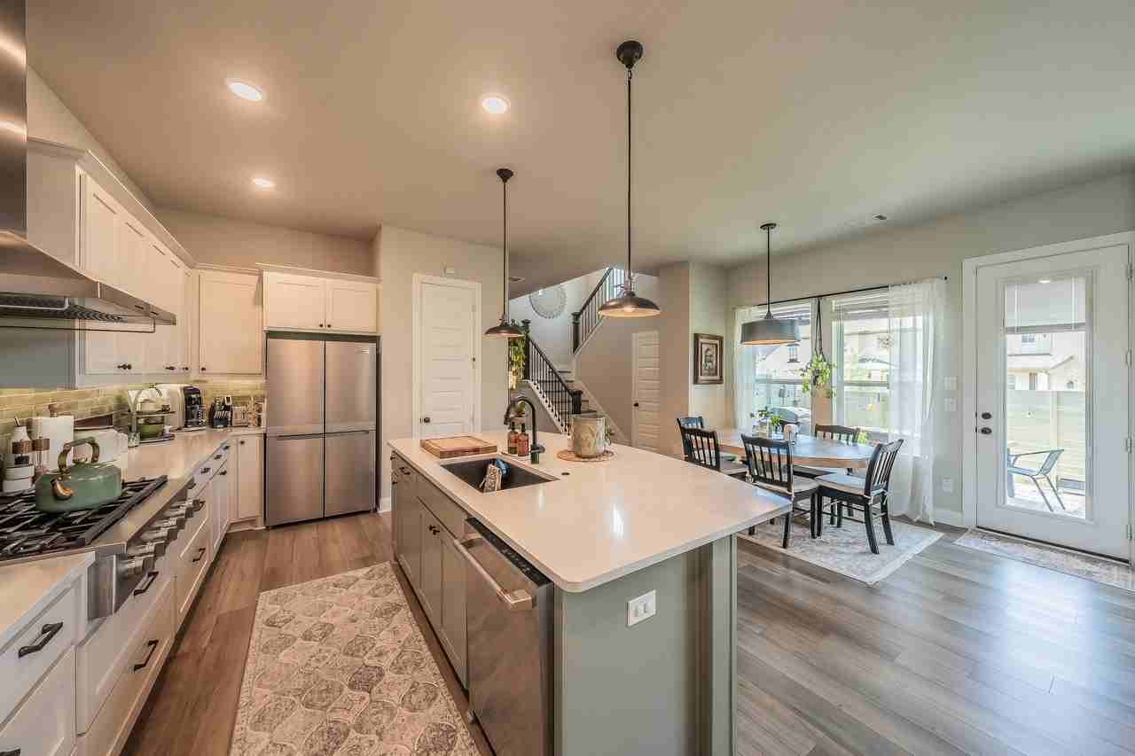 1401 Roundup Way - Photo 4 of 40