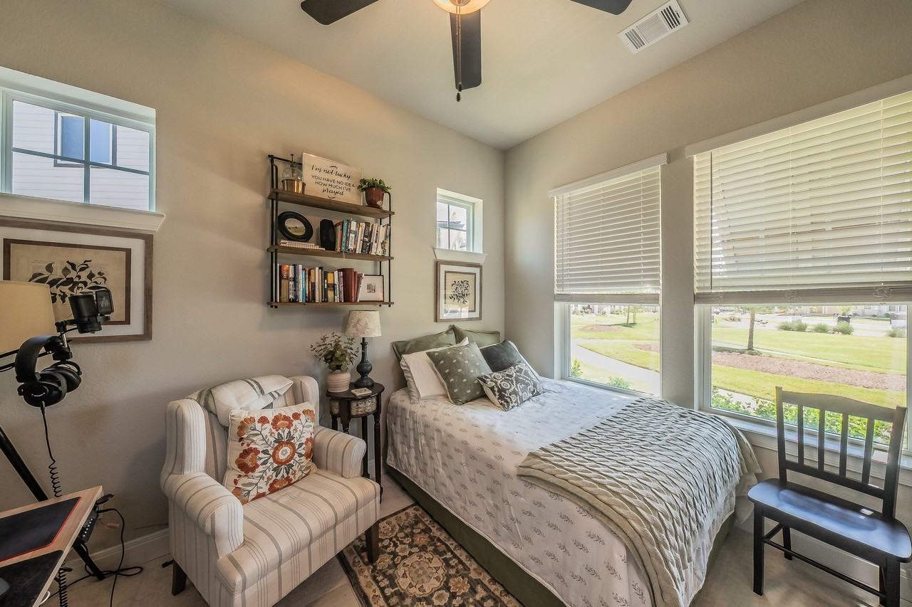 1401 Roundup Way - Photo 5 of 40