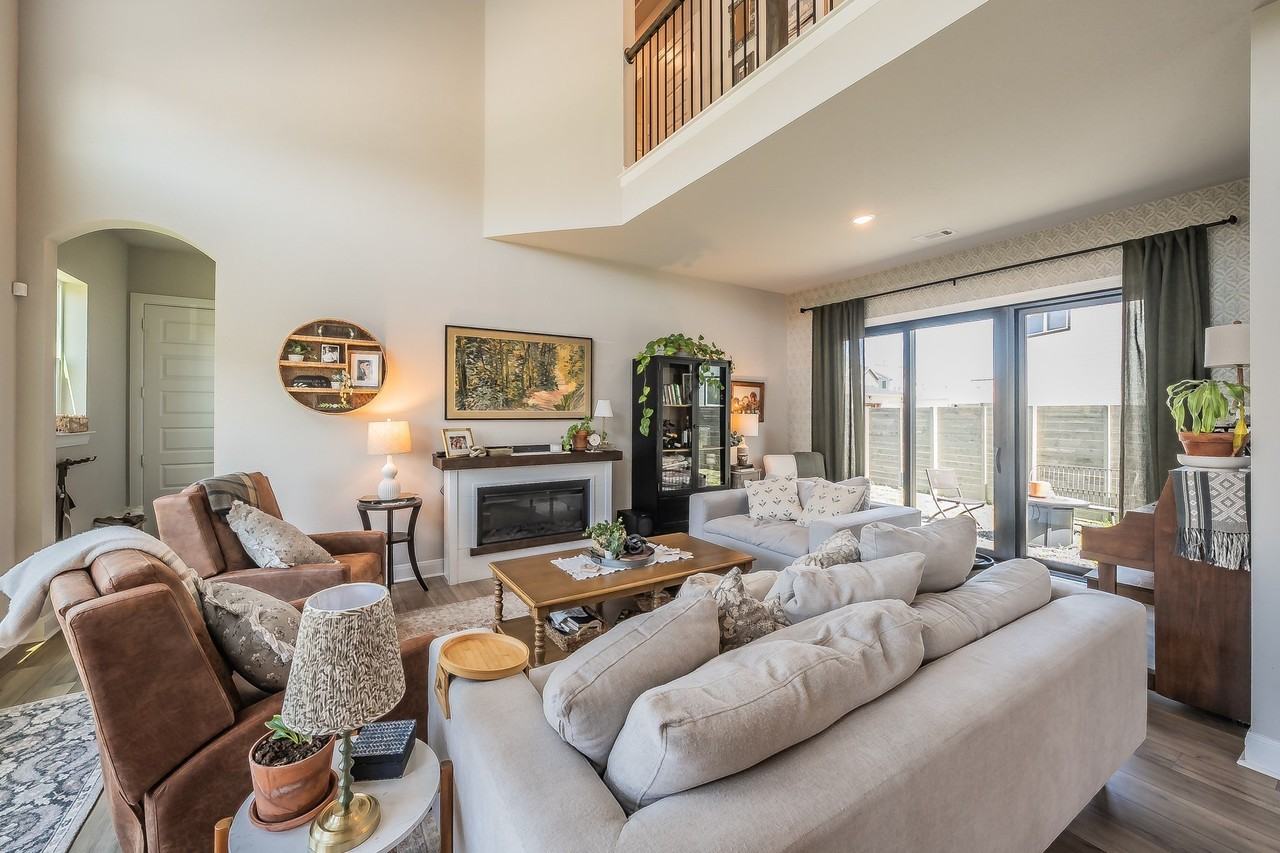 1401 Roundup Way - Photo 6 of 40