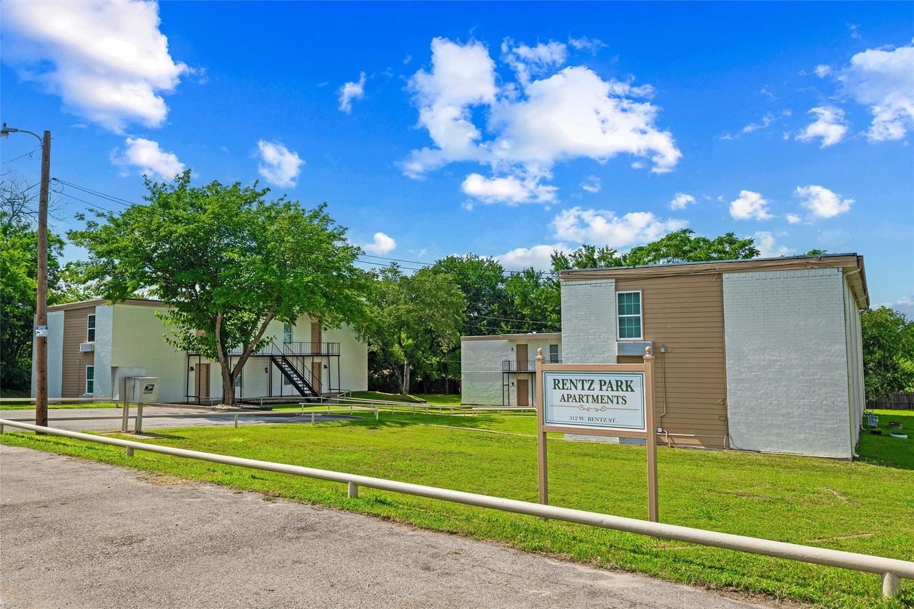 312 W Rentz St #93 - Photo 3 of 15