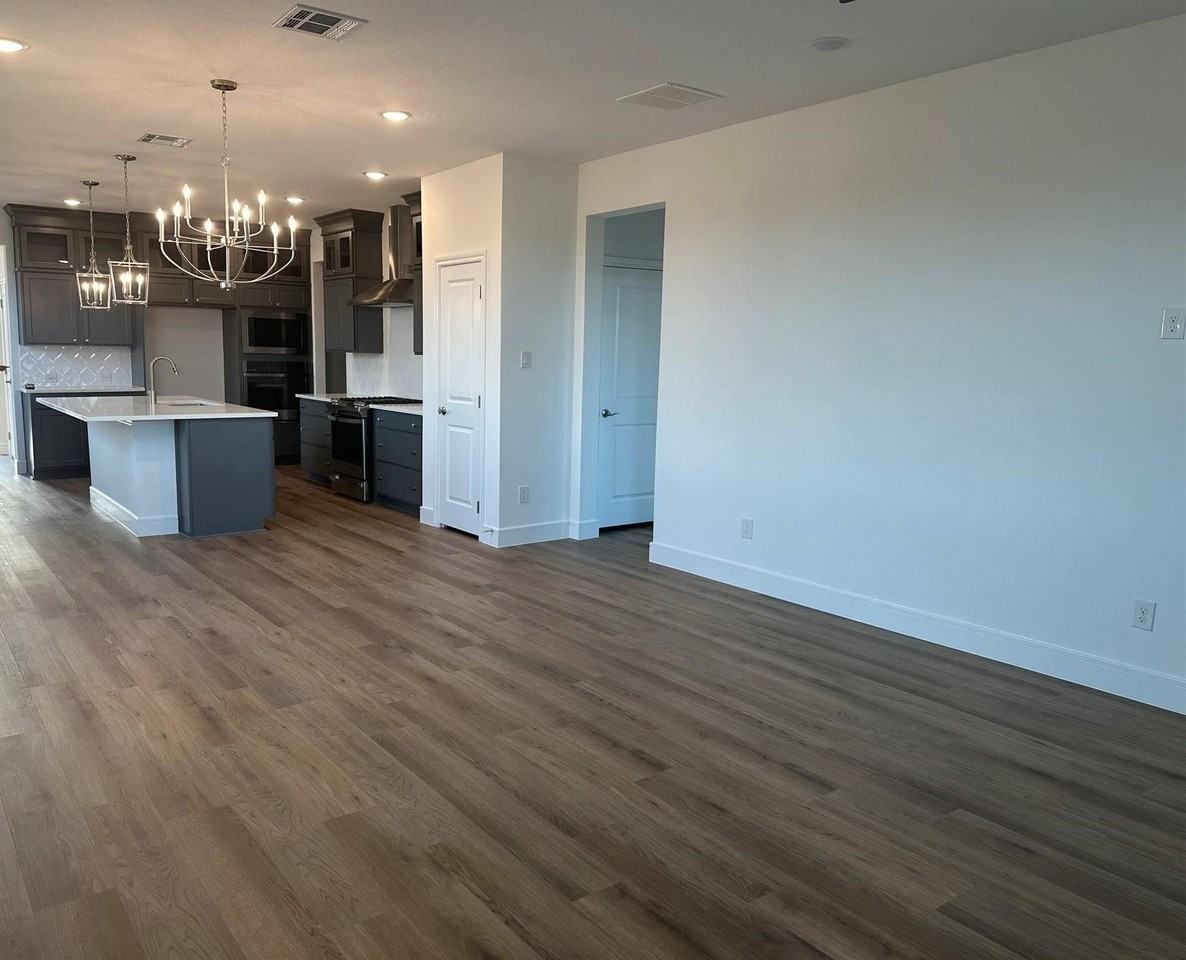 3611 Cloverleaf Ln - Photo 2 of 17