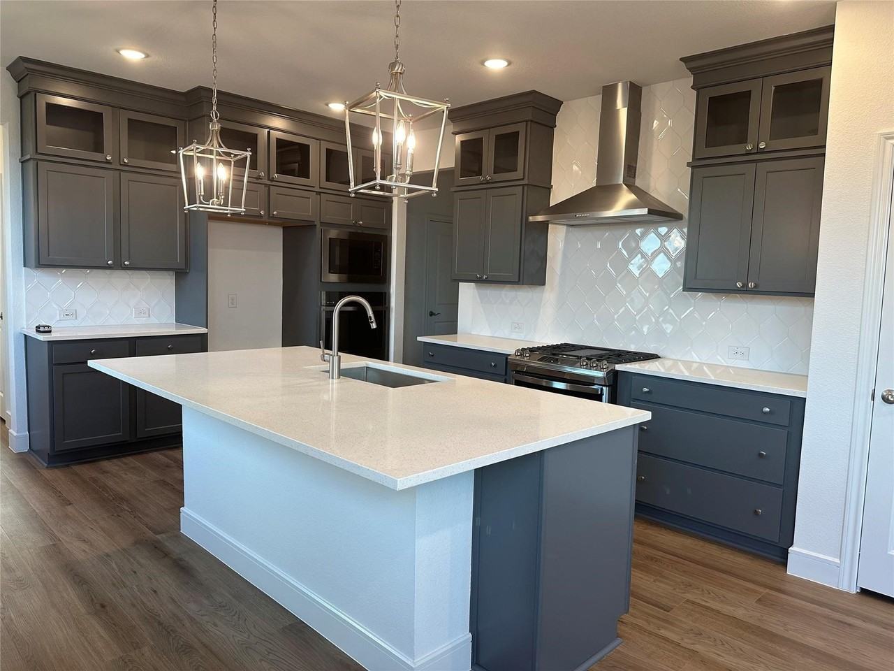3611 Cloverleaf Ln - Photo 3 of 17