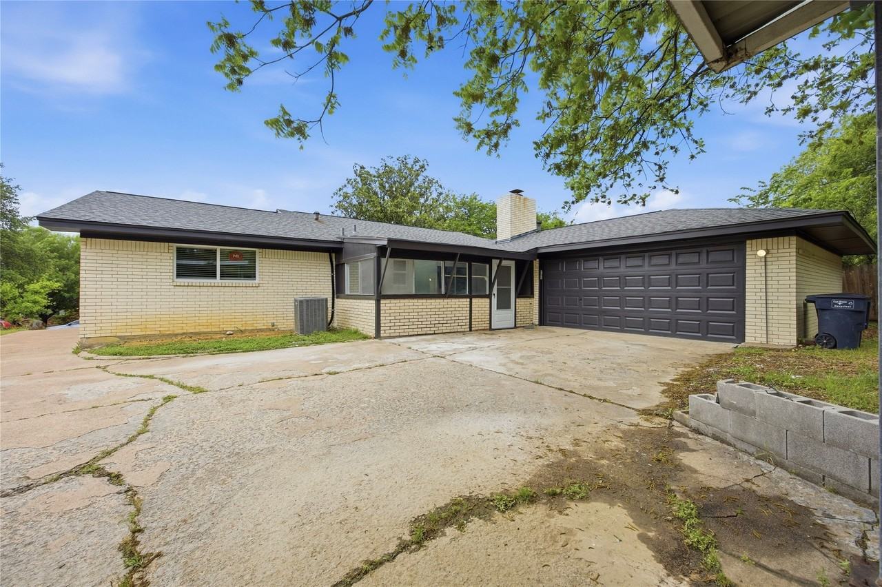 3013 Conejos Dr - Photo 4 of 25